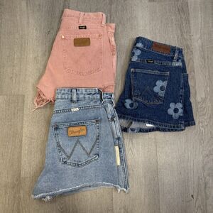 Wrangler Lot Of 3 Denim Shorts Western Size 26 - Floral - Billabong. - Pink